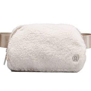 Lululemon Everywhere Belt Bag 1L Fleece - White Opal Silver